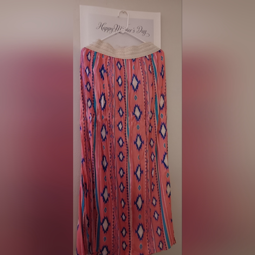 Stylish Pink Patterned Skirt With Earrings